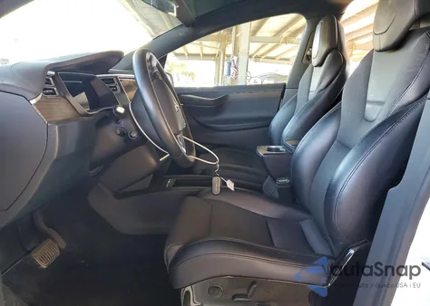 2016 Tesla Model X из США, поврежденный, VIN 5YJXCAE20GF002901